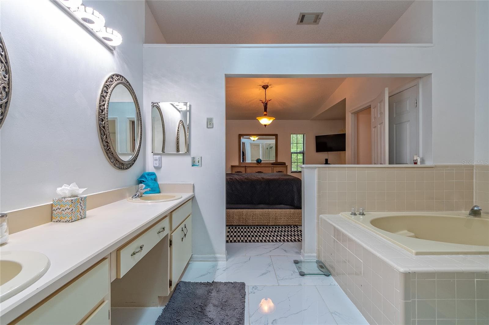 7720 CHAPELHILL DRIVE — photo 15 of 29