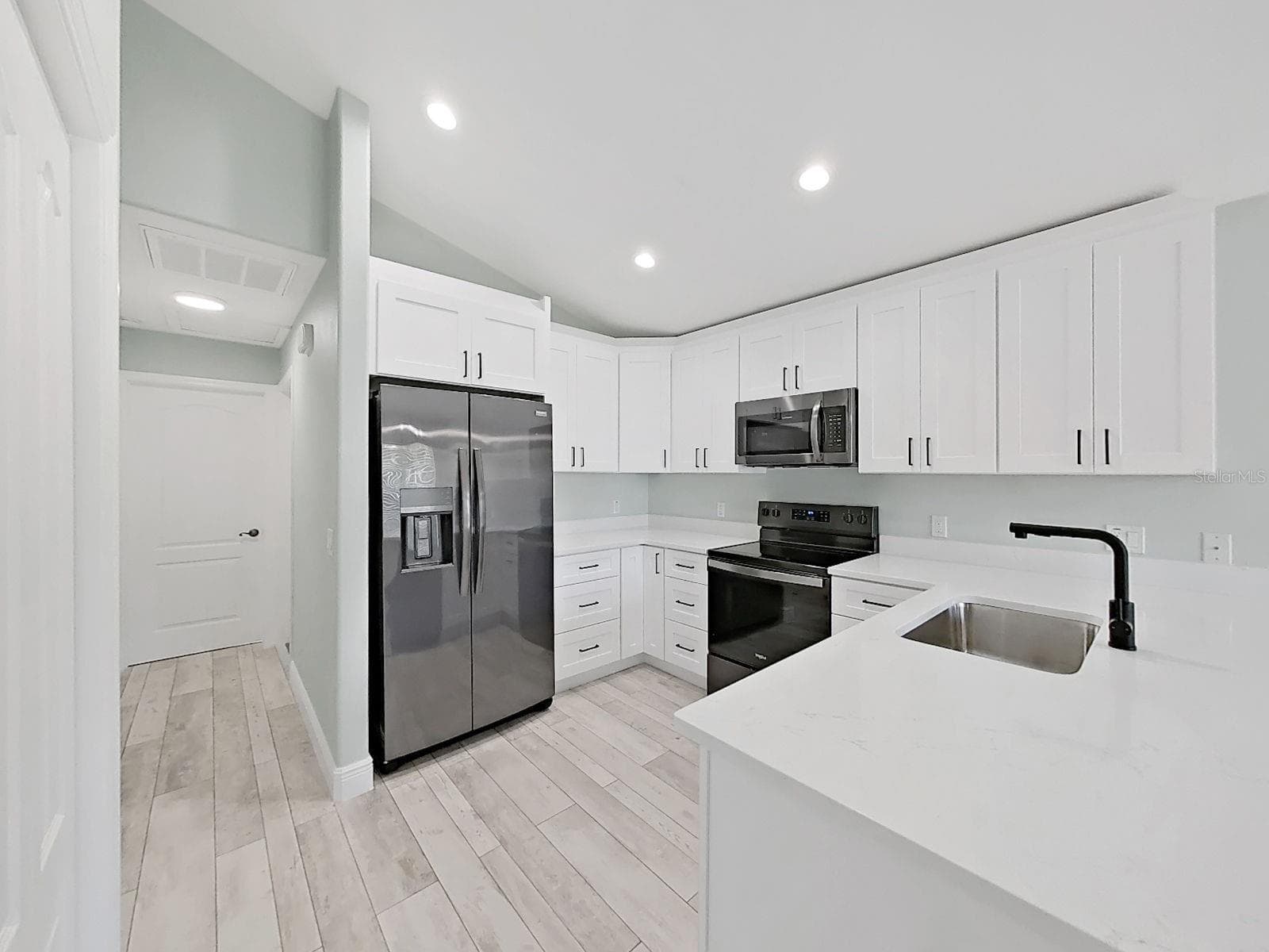 1025 LAKE AVOCA PLACE — photo 16 of 71