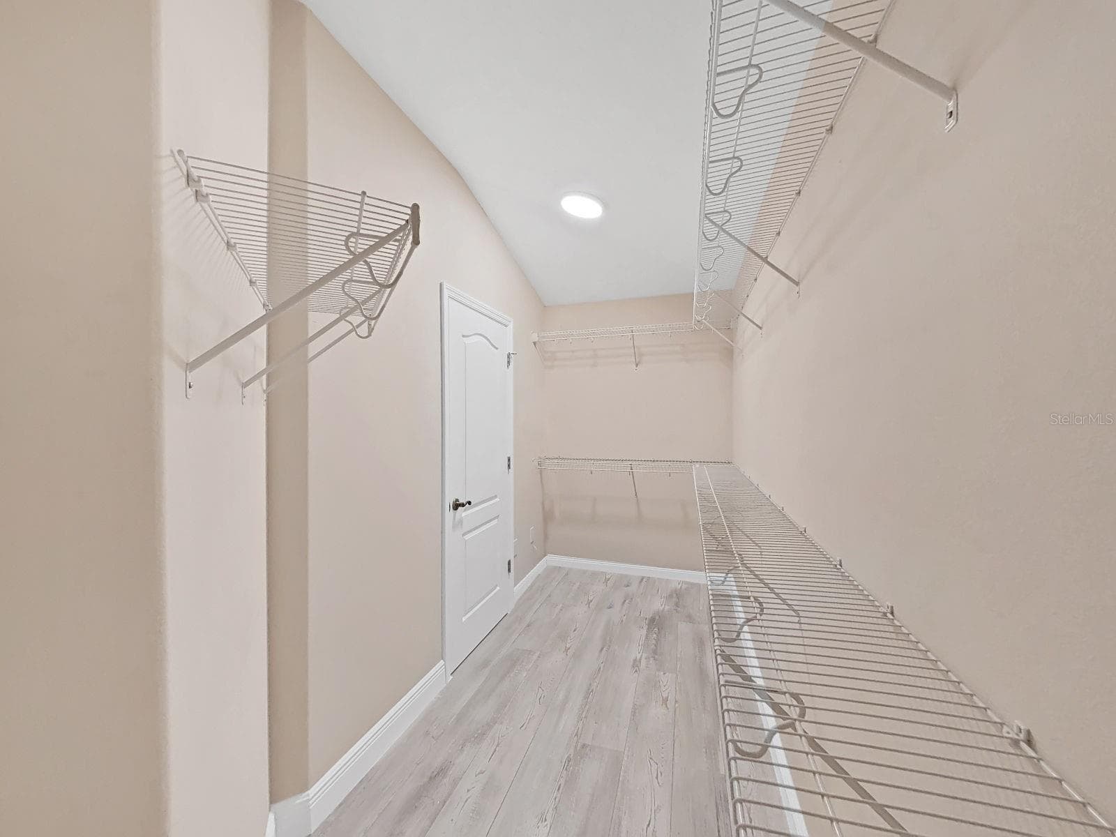 1025 LAKE AVOCA PLACE — photo 33 of 71