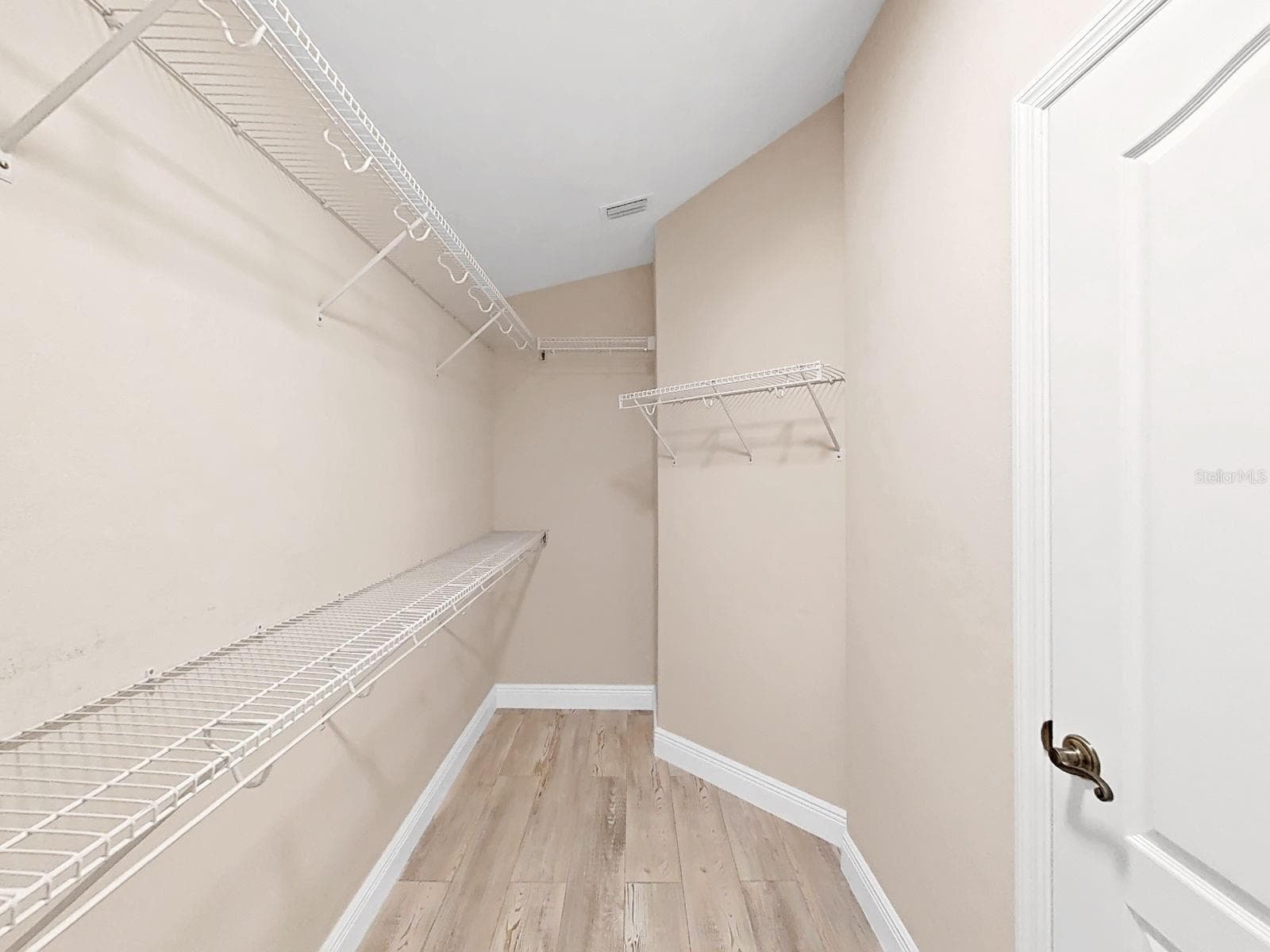 1025 LAKE AVOCA PLACE — photo 32 of 71