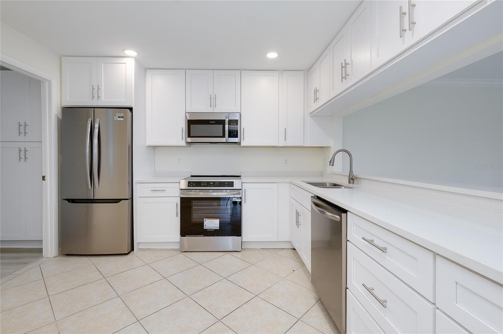 5617 EVERGREEN DR — photo 13 of 56