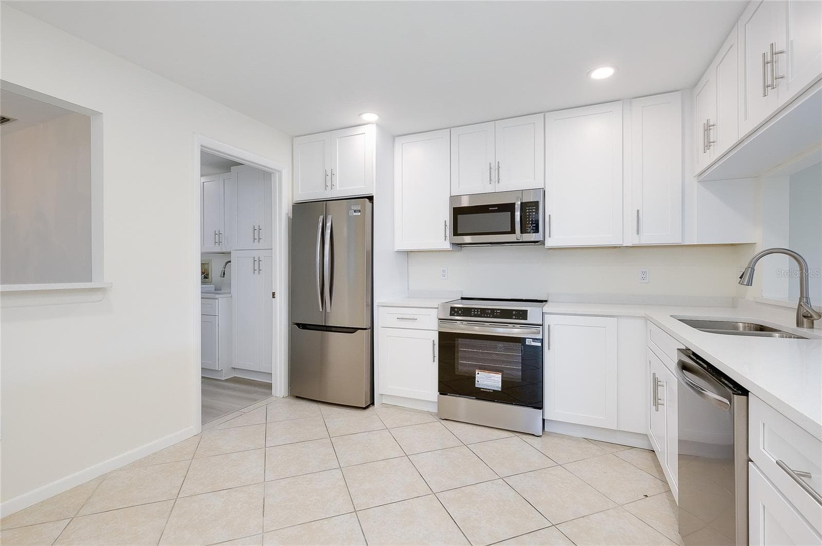 5617 EVERGREEN DR — photo 14 of 56