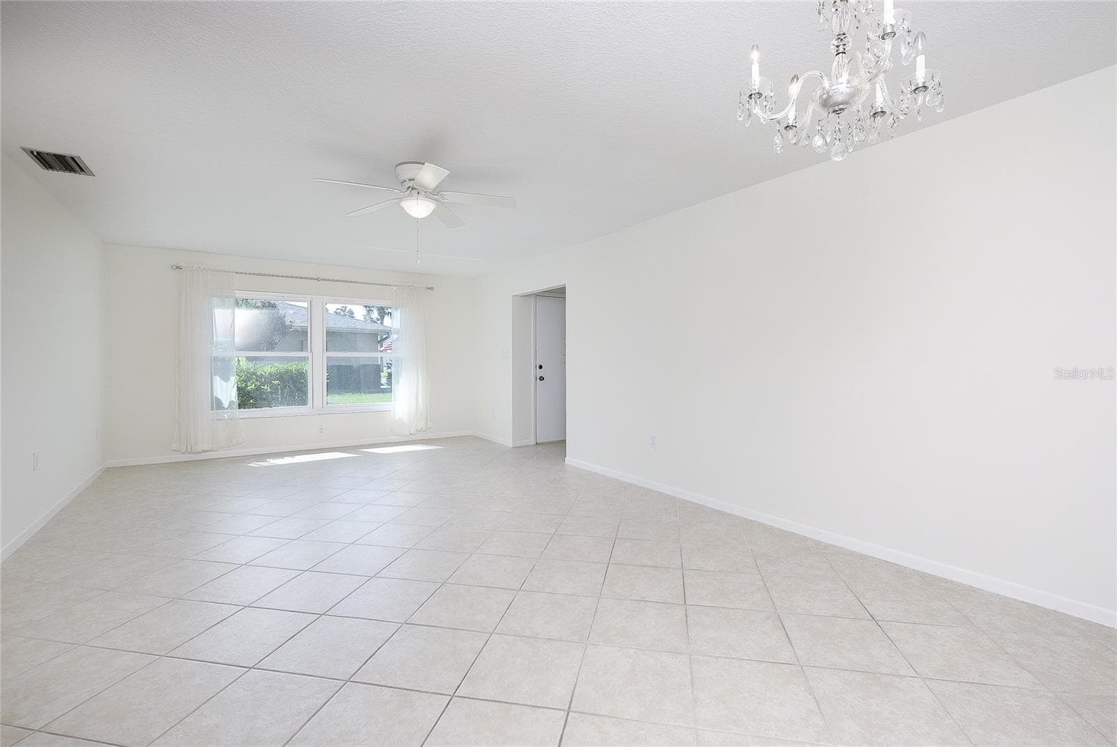 5617 EVERGREEN DR — photo 6 of 56
