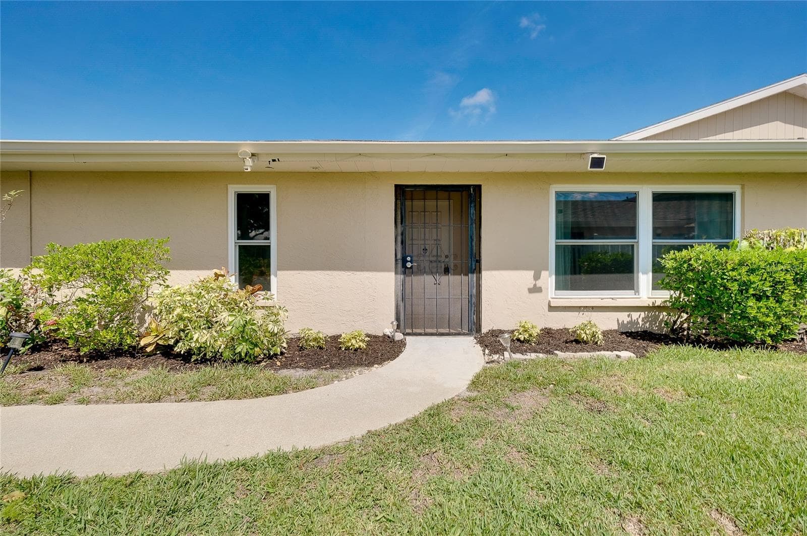 5617 EVERGREEN DR — photo 2 of 56