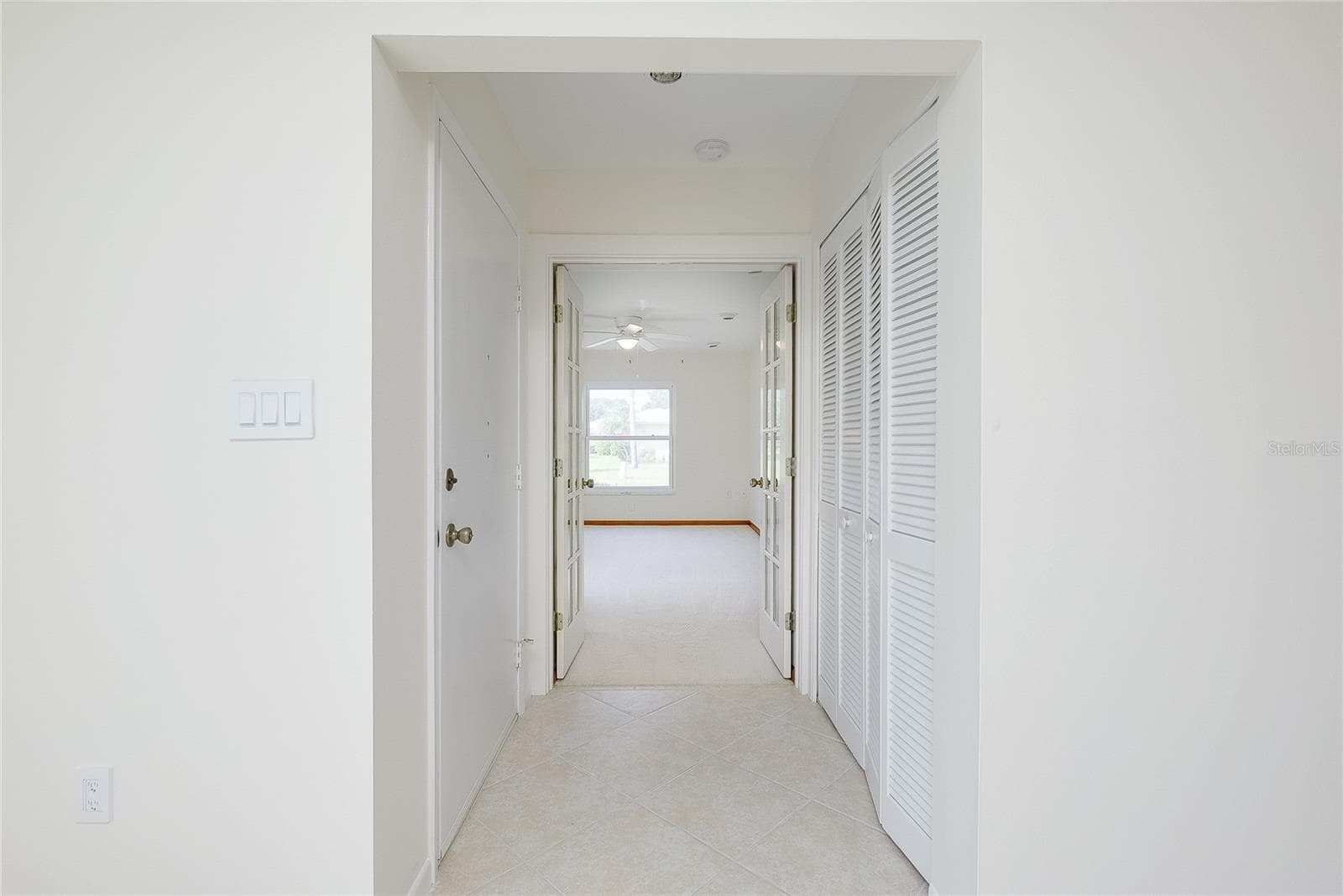 5617 EVERGREEN DR — photo 3 of 56
