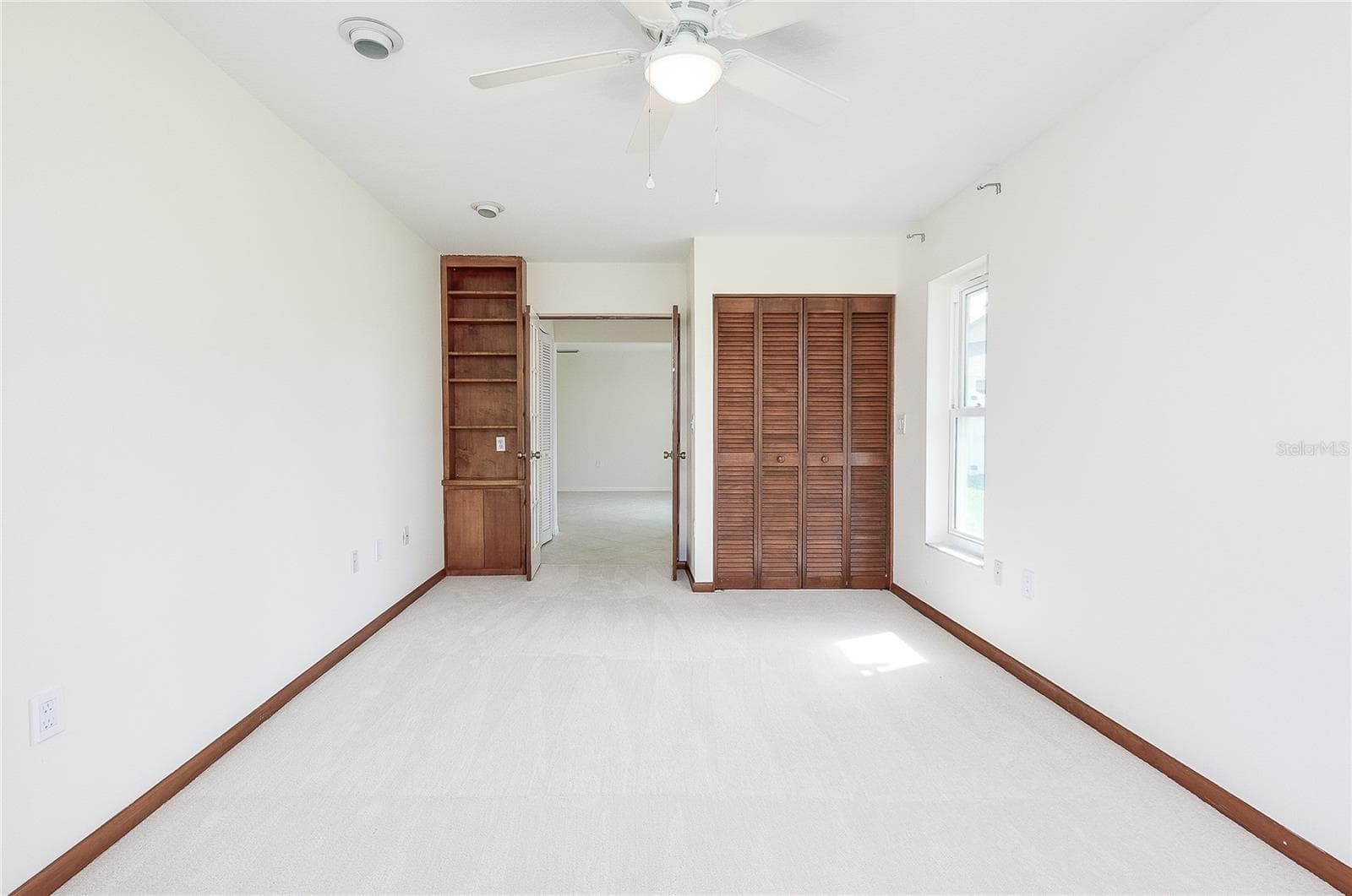 5617 EVERGREEN DR — photo 11 of 56
