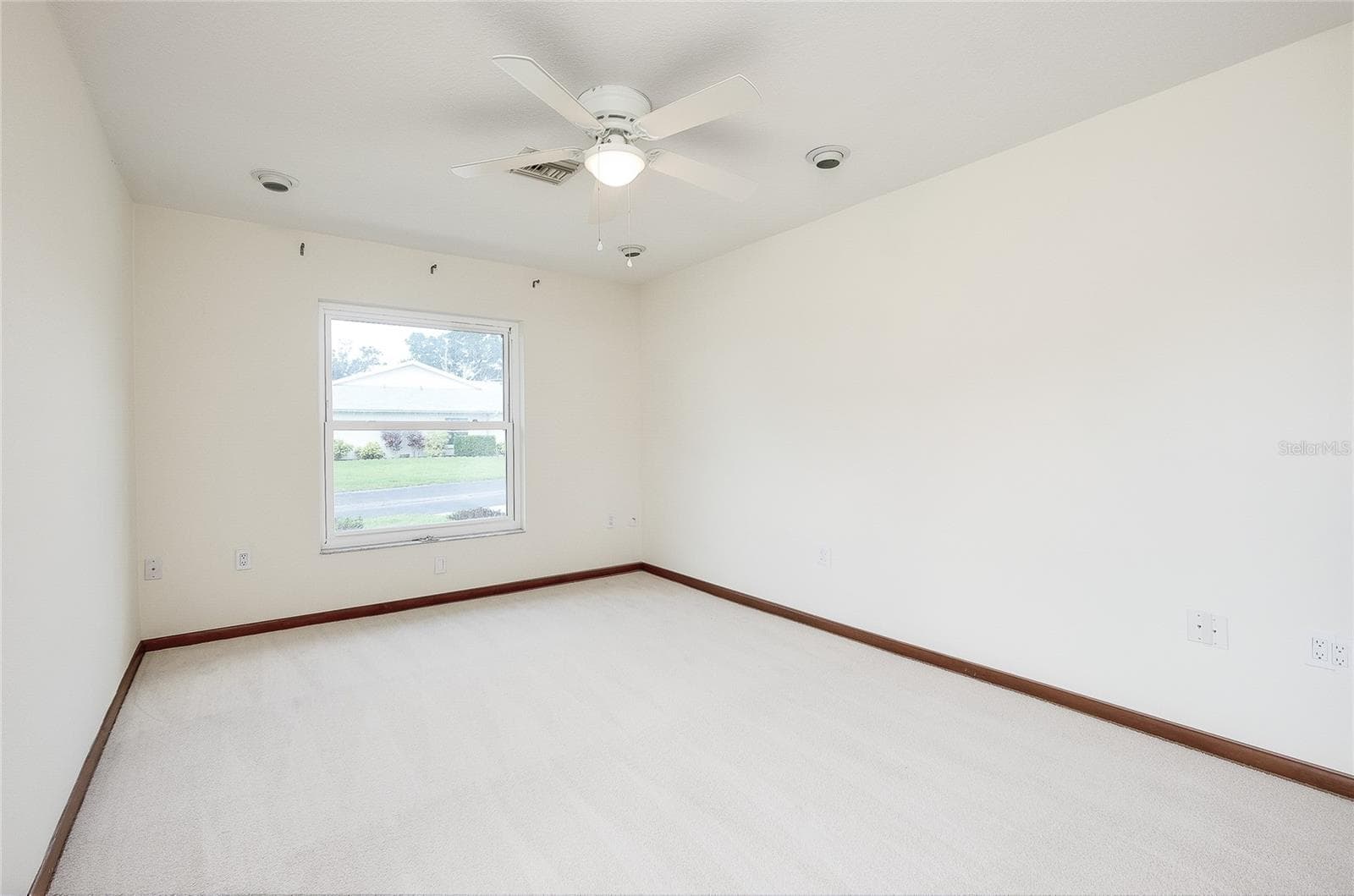 5617 EVERGREEN DR — photo 12 of 56