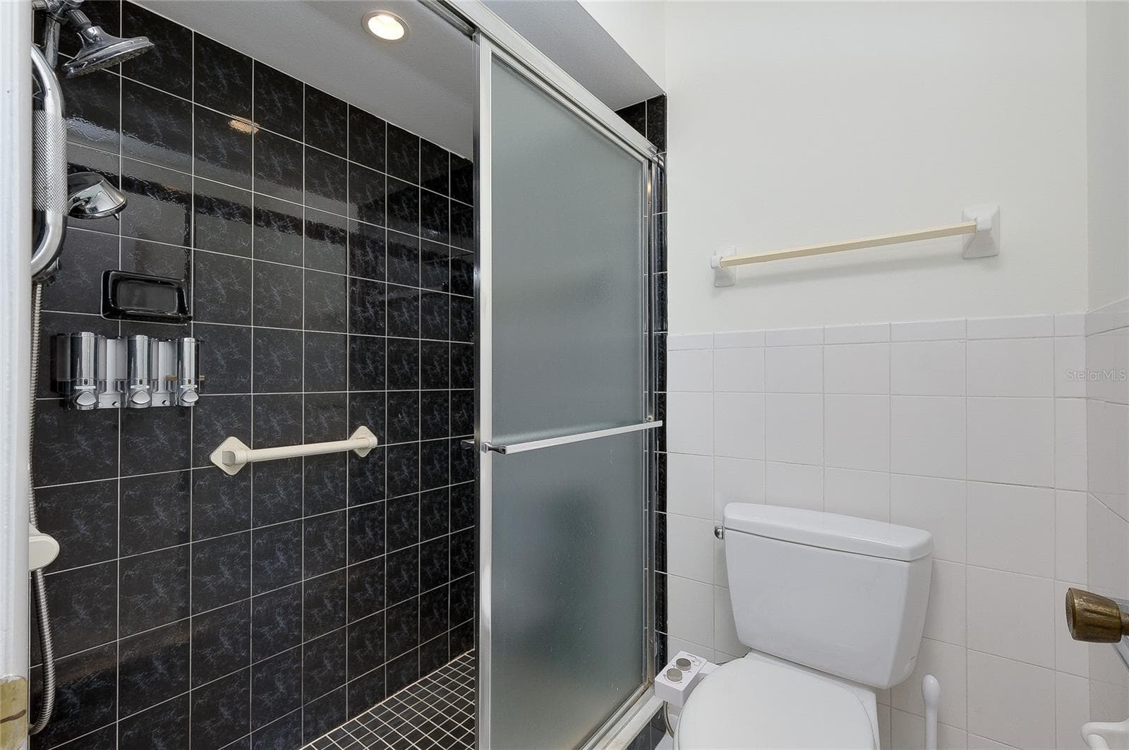 5617 EVERGREEN DR — photo 37 of 56