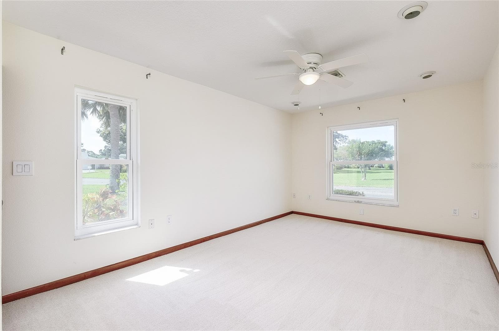5617 EVERGREEN DR — photo 9 of 56