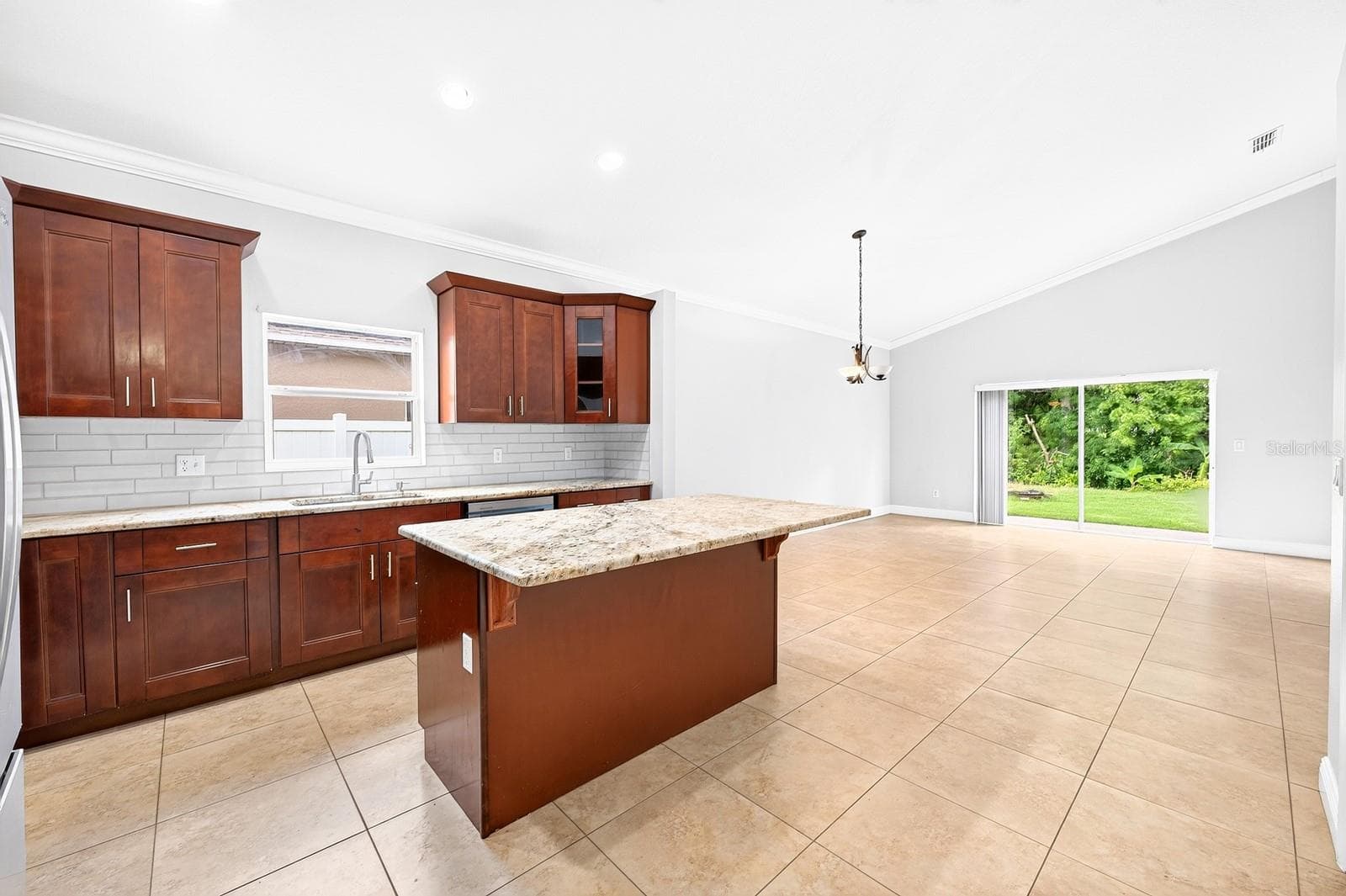 403 CAREY WAY — photo 6 of 35