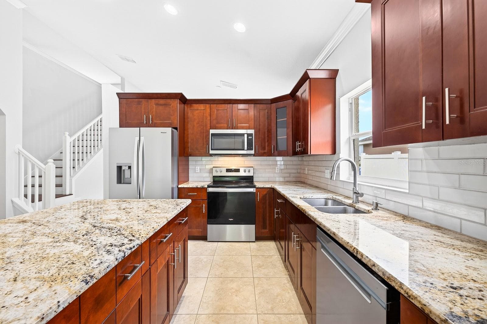 403 CAREY WAY — photo 4 of 35