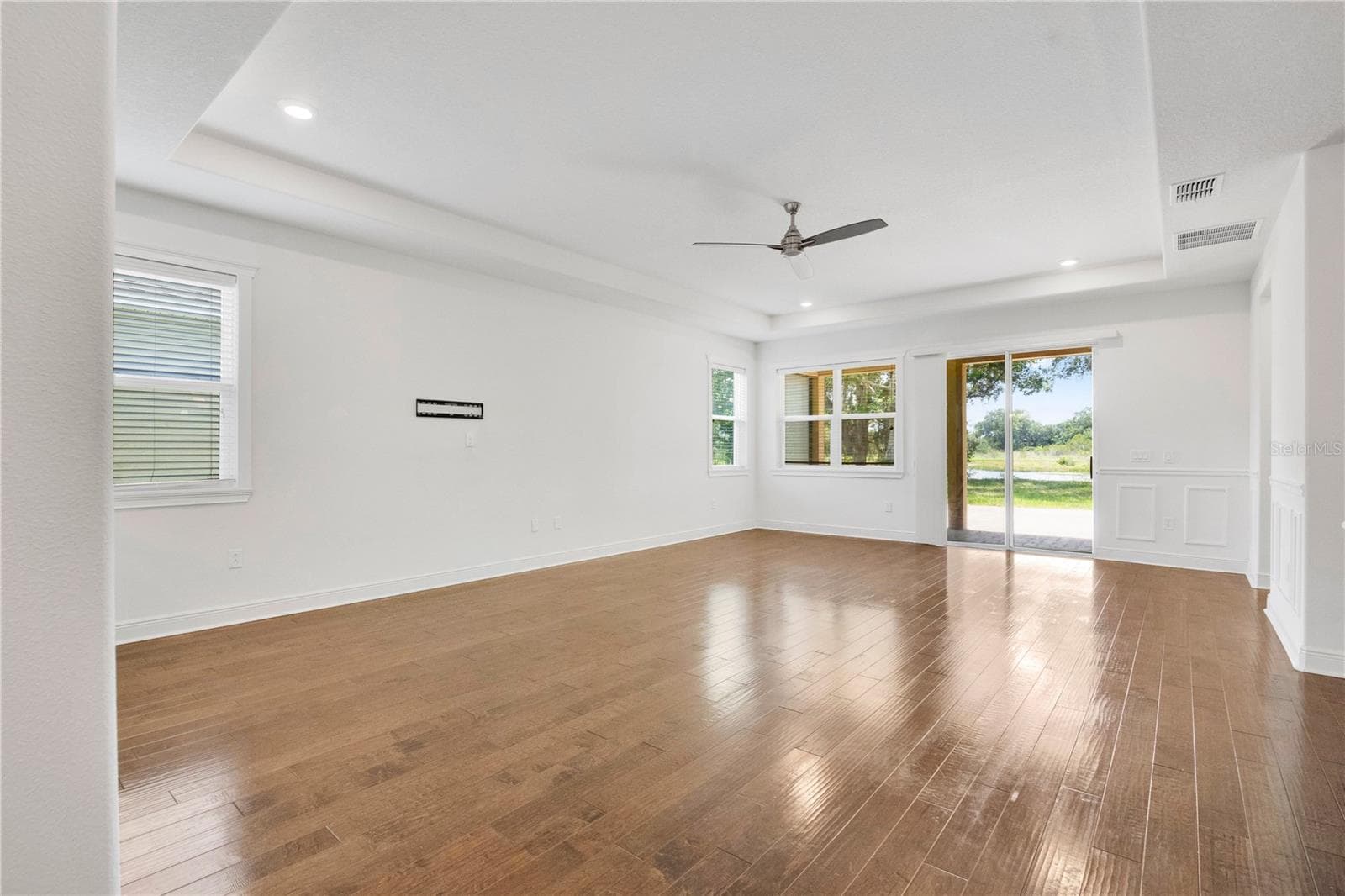 14254 SERANOA DRIVE — photo 5 of 31