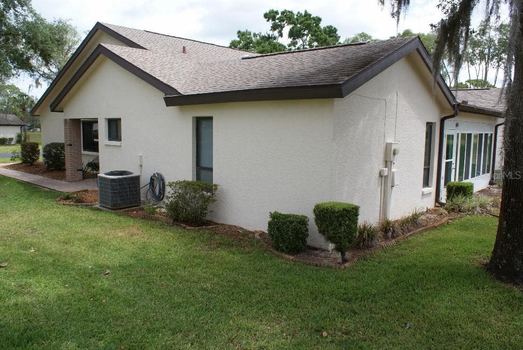 7445 CRESTWOOD DRIVE — photo 3 of 44