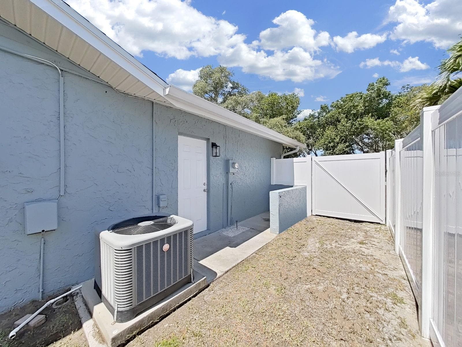 1004 PENINSULA AVENUE — photo 10 of 44