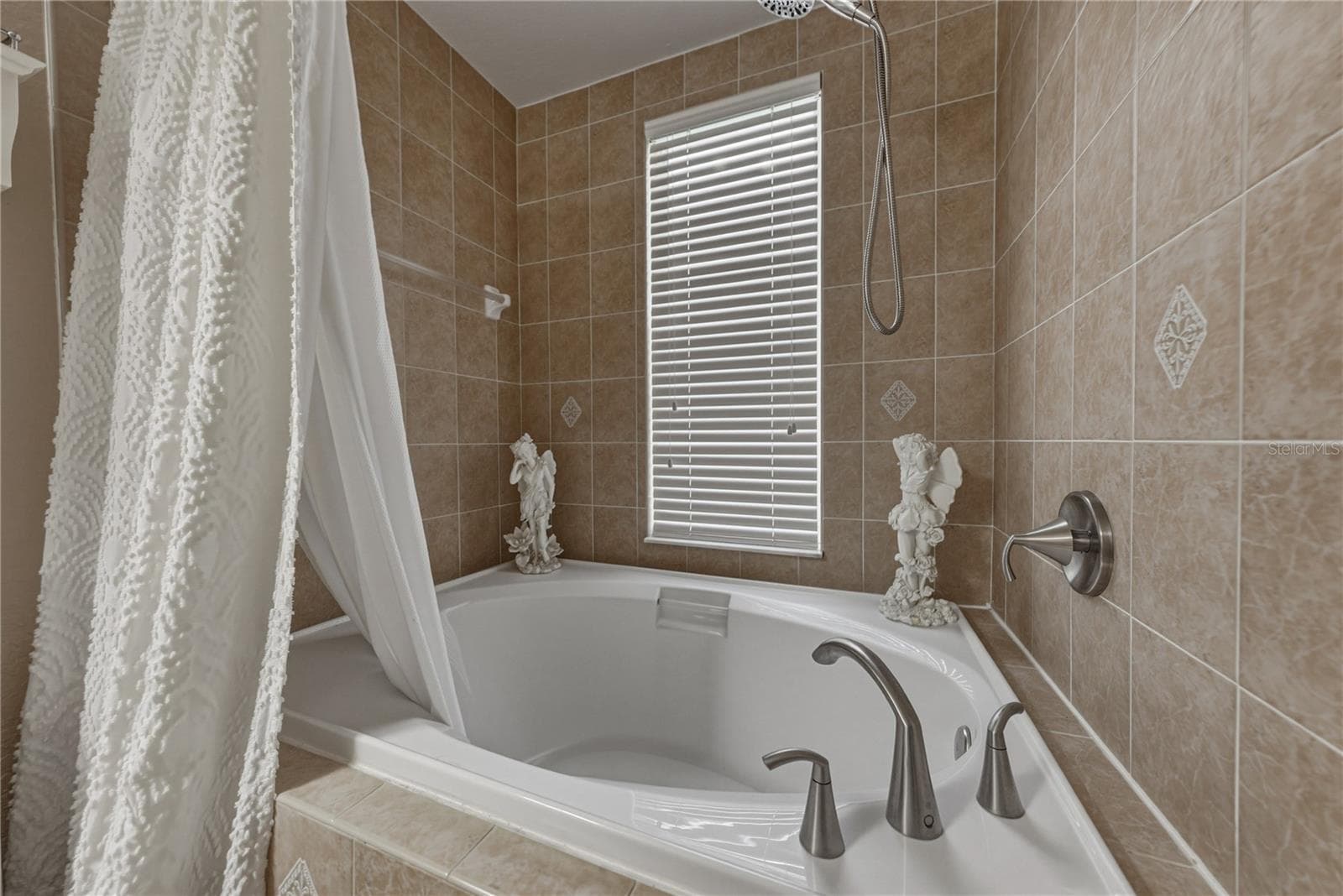 12215 WOODLANDS CIRCLE — photo 40 of 65