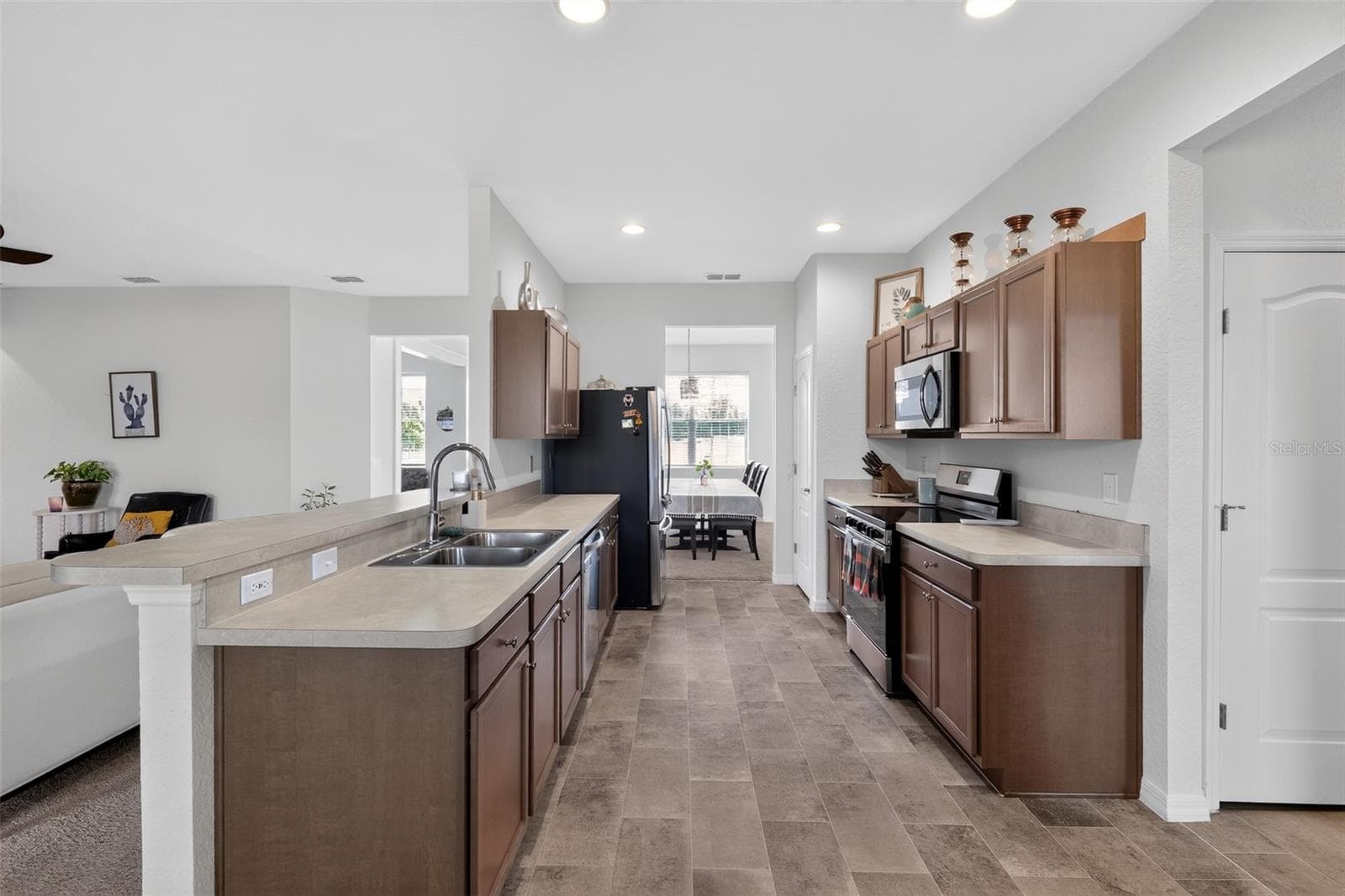 837 LIAM LANE — photo 12 of 36