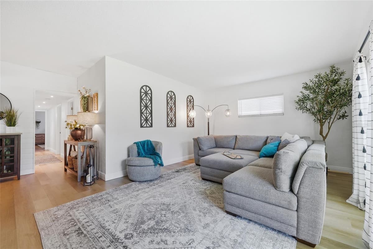 5120 MORTIER AVENUE — photo 11 of 47