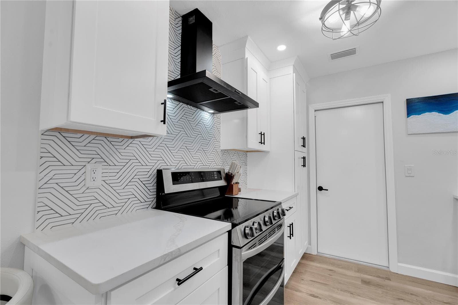 430 88TH AVENUE — photo 8 of 37