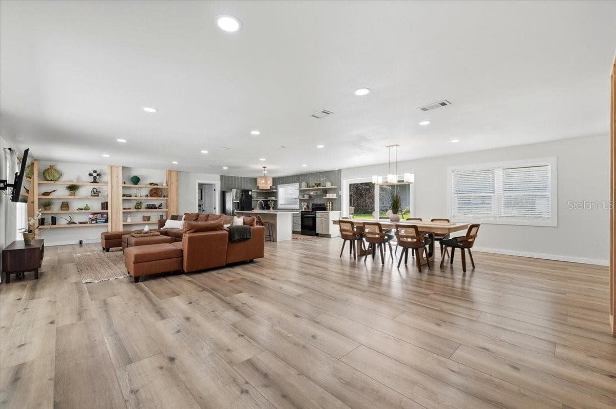2072 LAKE ARIANA BOULEVARD — photo 11 of 49