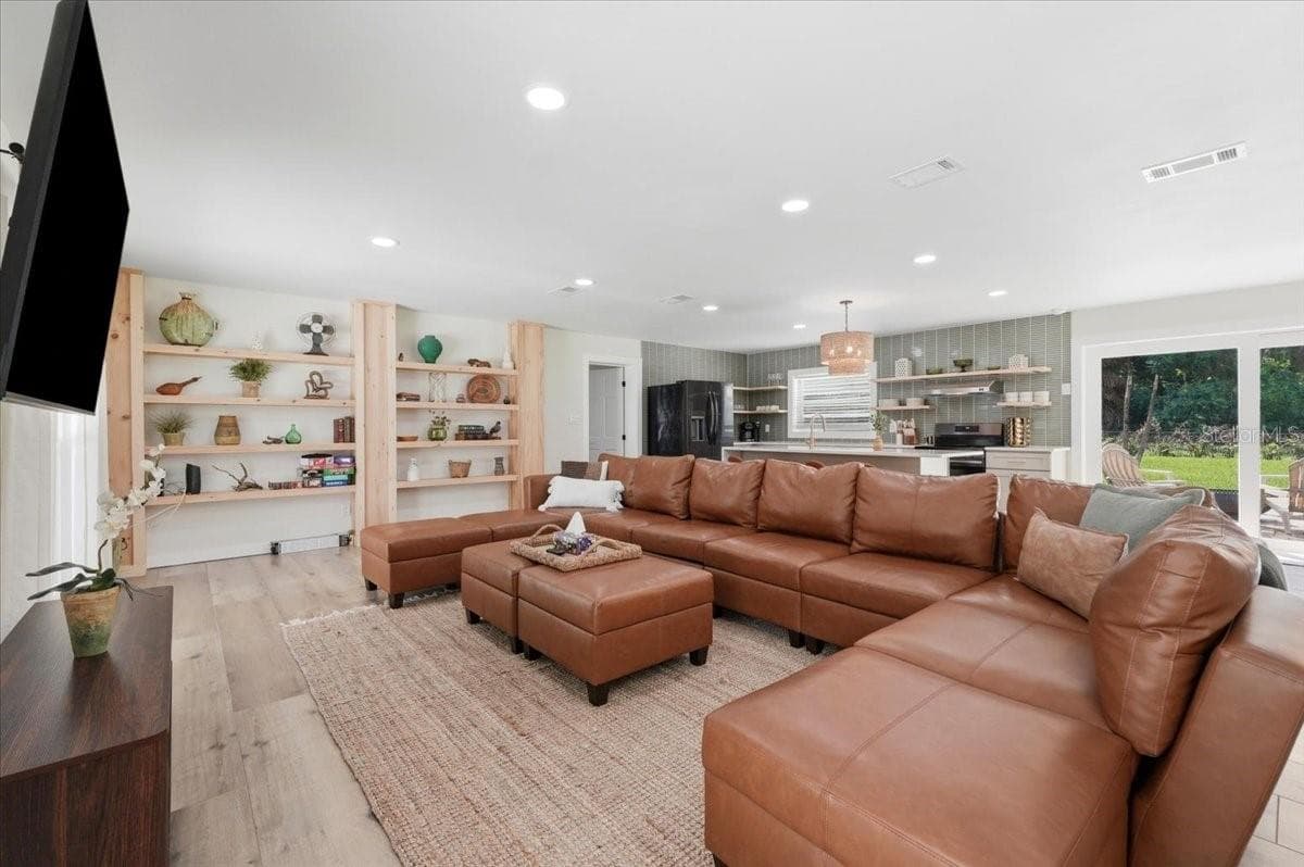 2072 LAKE ARIANA BOULEVARD — photo 9 of 49