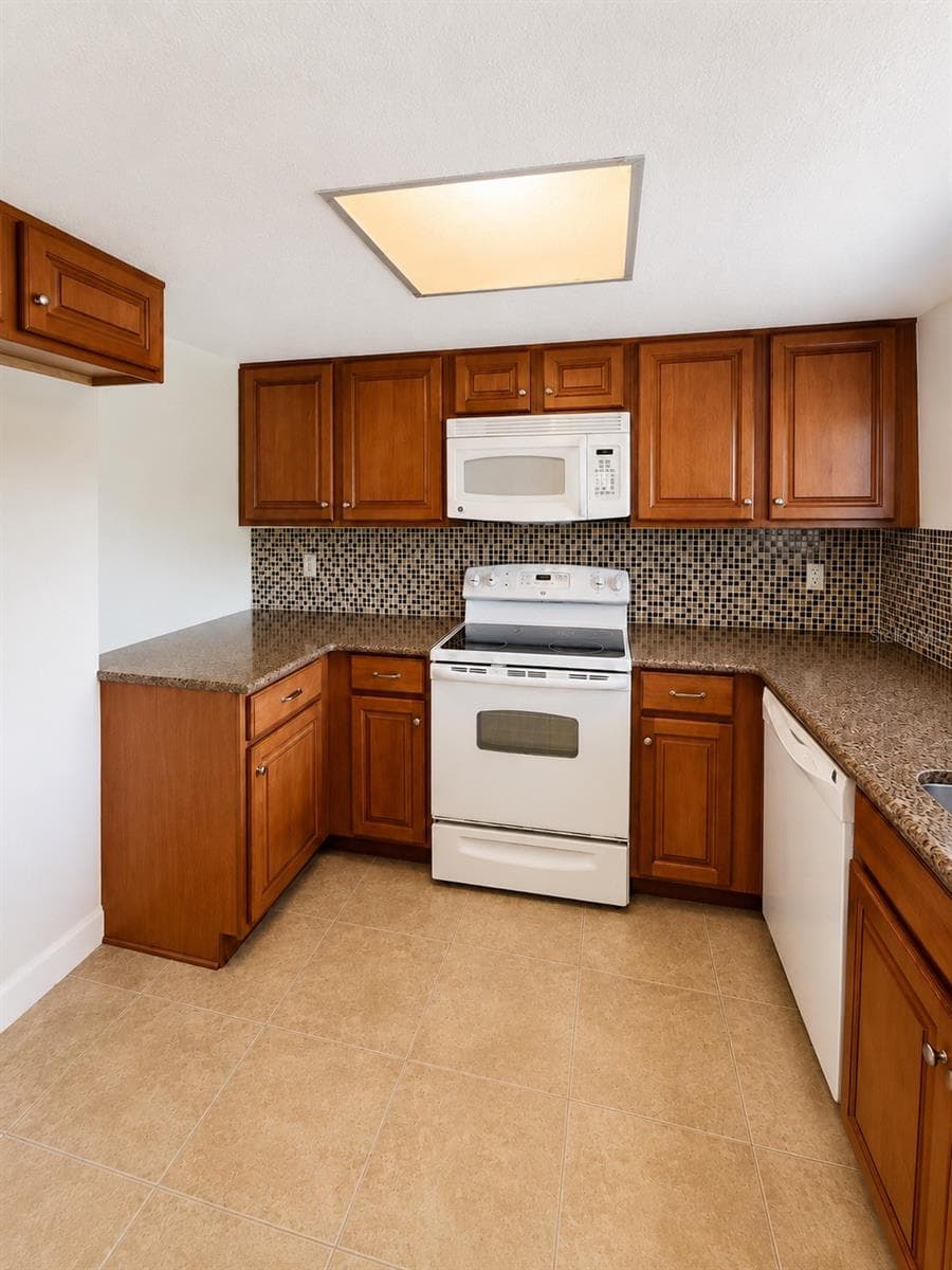 1054 LOTUS COVE COURT — photo 23 of 54