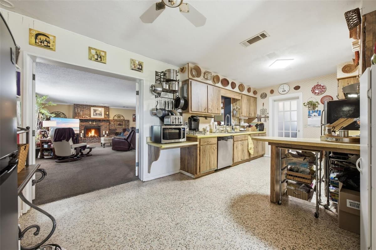 4305 89TH STREET — photo 33 of 38