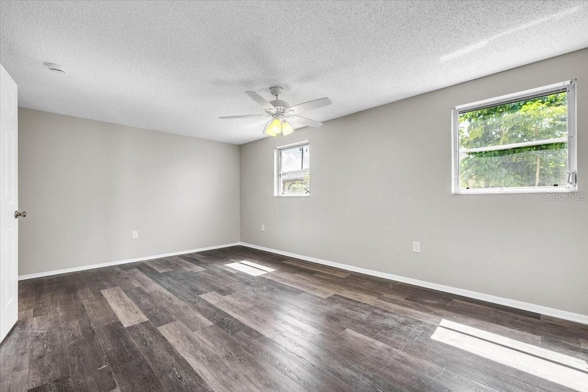 528 MAGNOLIA AVENUE — photo 15 of 40