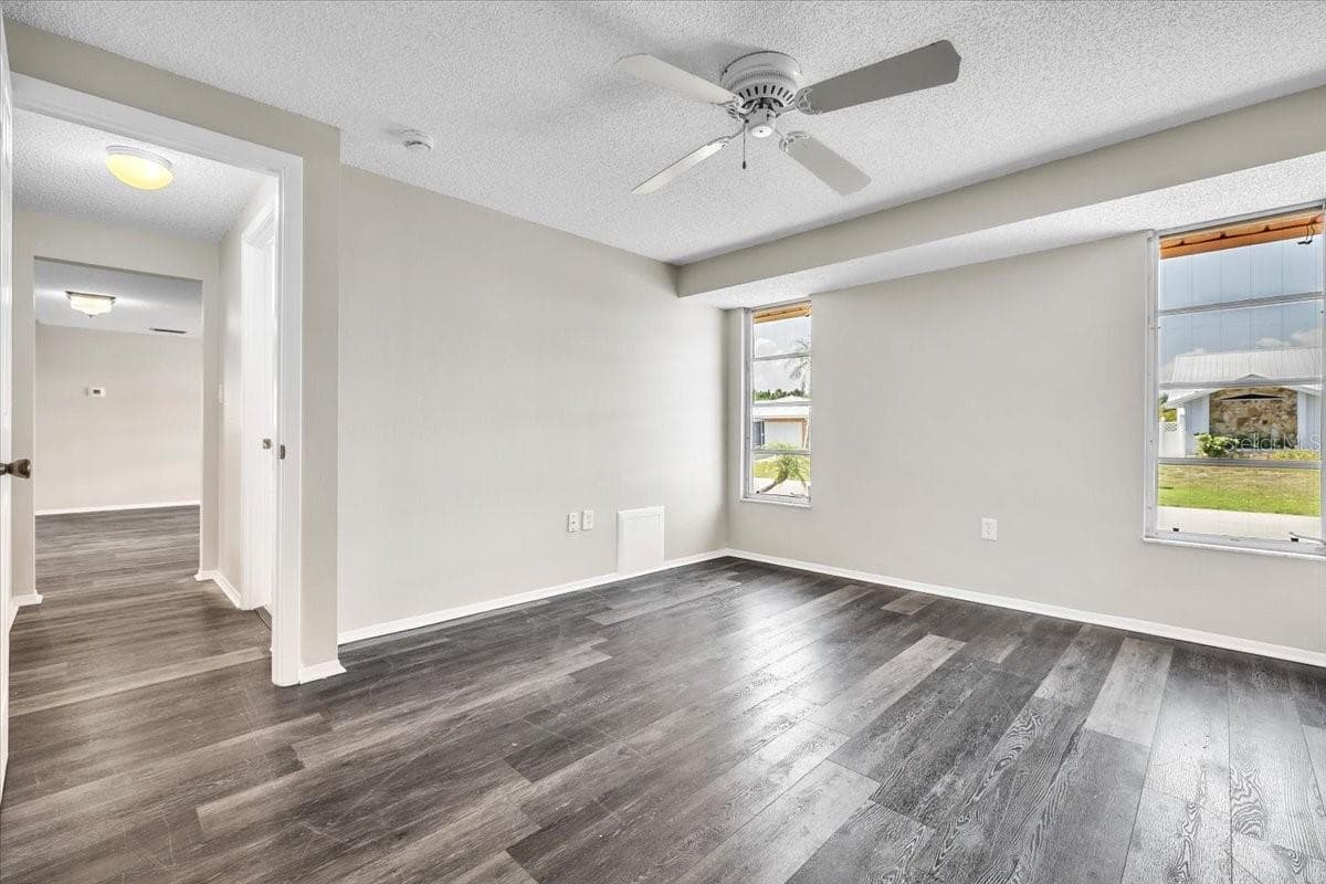 528 MAGNOLIA AVENUE — photo 21 of 40