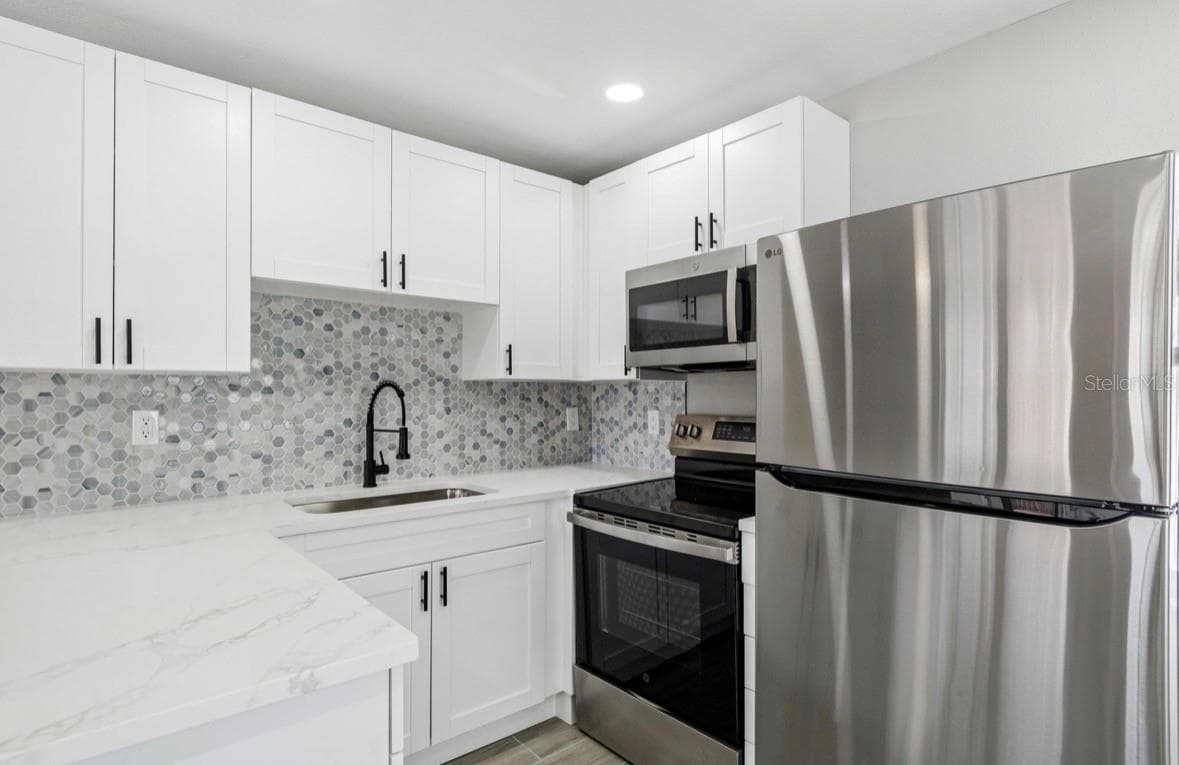 14906 BAYSHORE DRIVE — photo 10 of 54