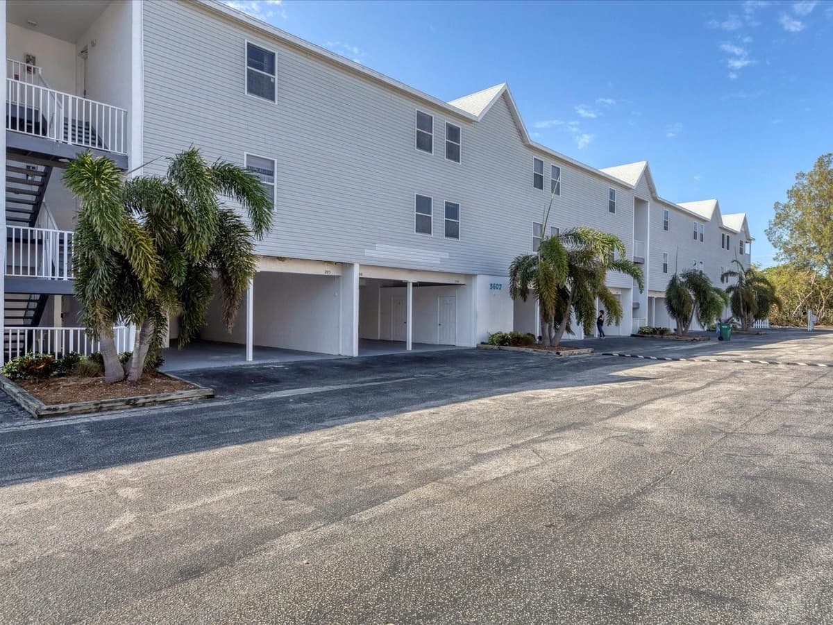 3607 BAY DRIVE — photo 2 of 30