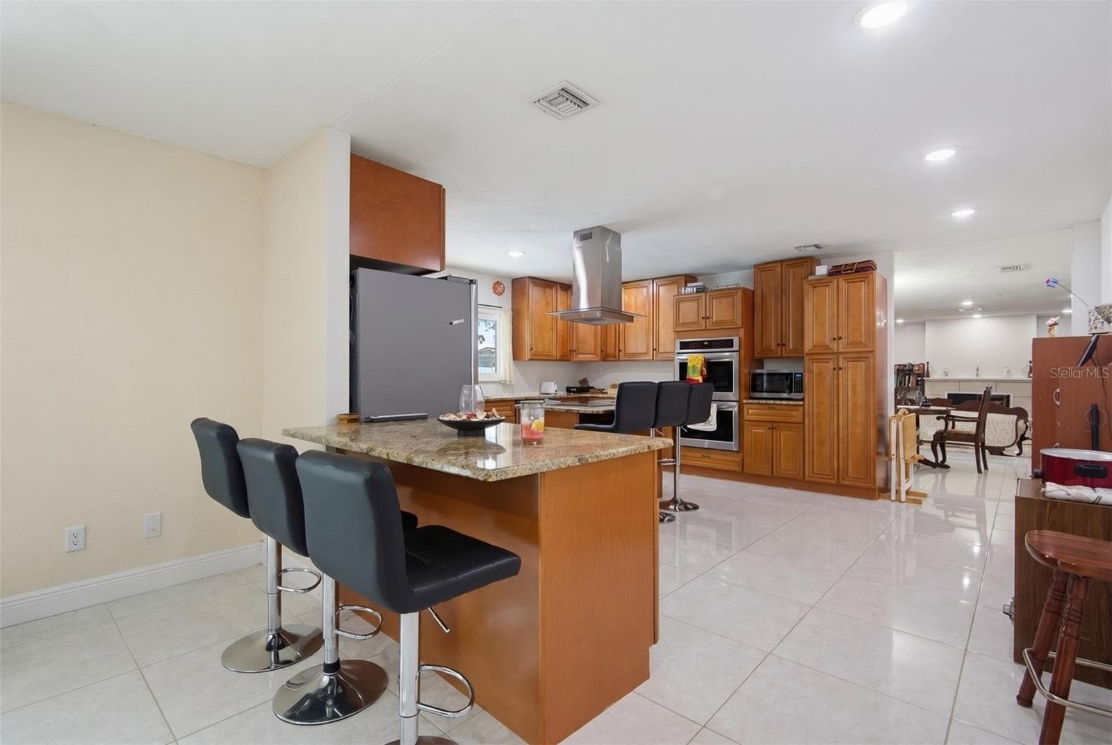 33 SANDCASTLE DRIVE — photo 13 of 89