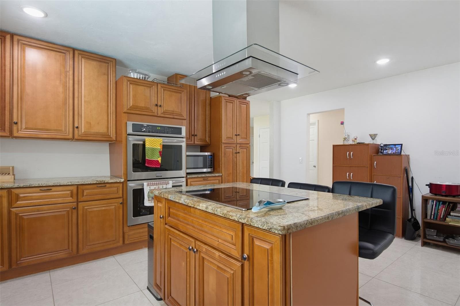 33 SANDCASTLE DRIVE — photo 16 of 89