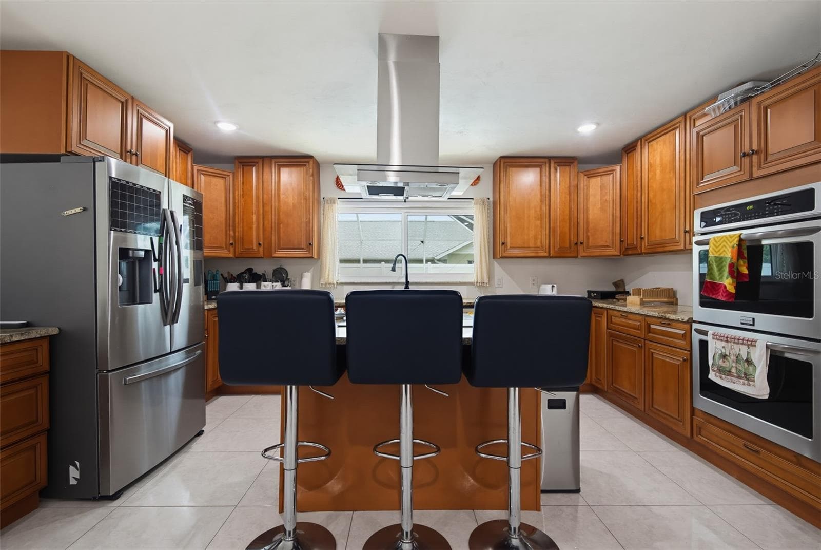 33 SANDCASTLE DRIVE — photo 14 of 89