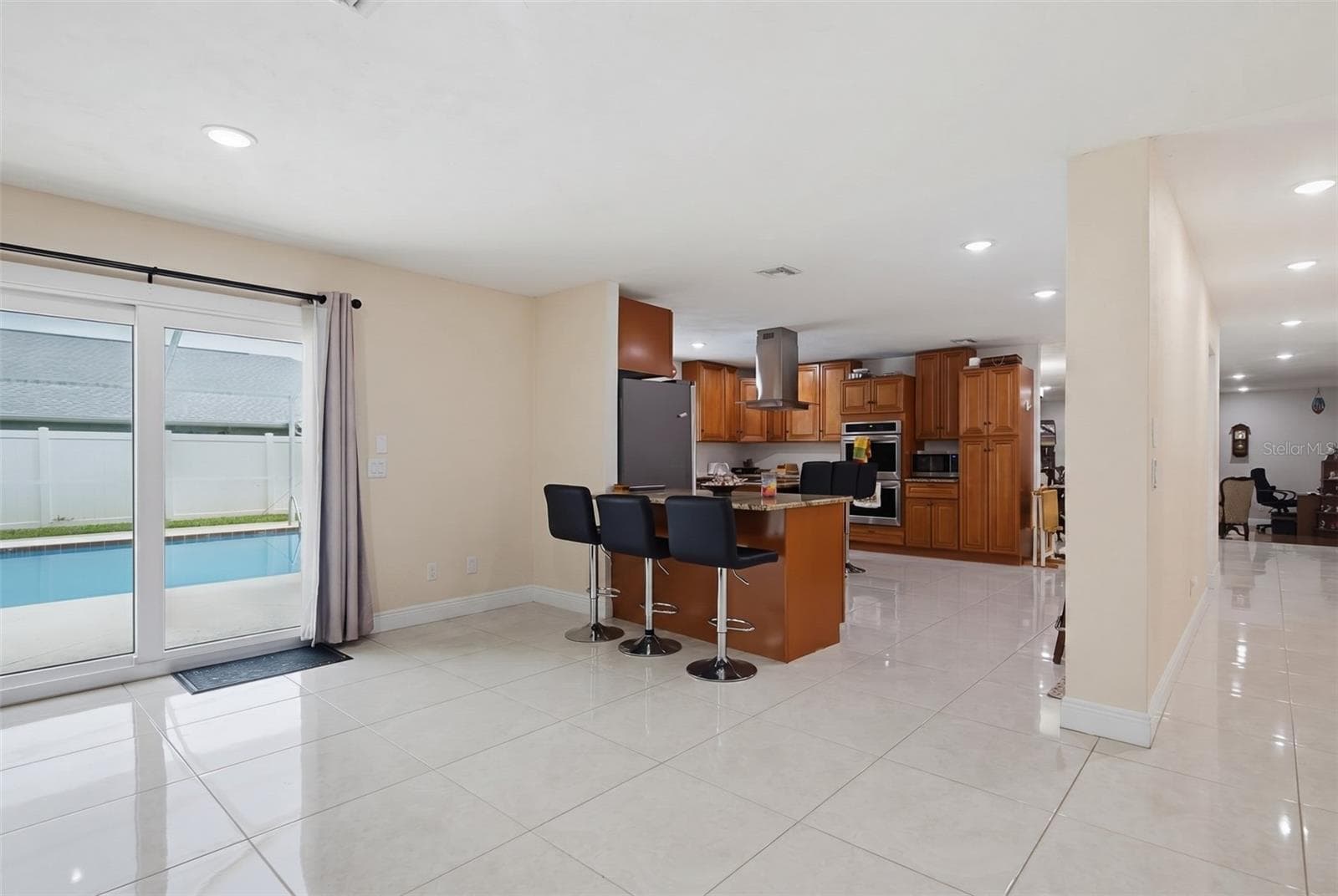 33 SANDCASTLE DRIVE — photo 12 of 89