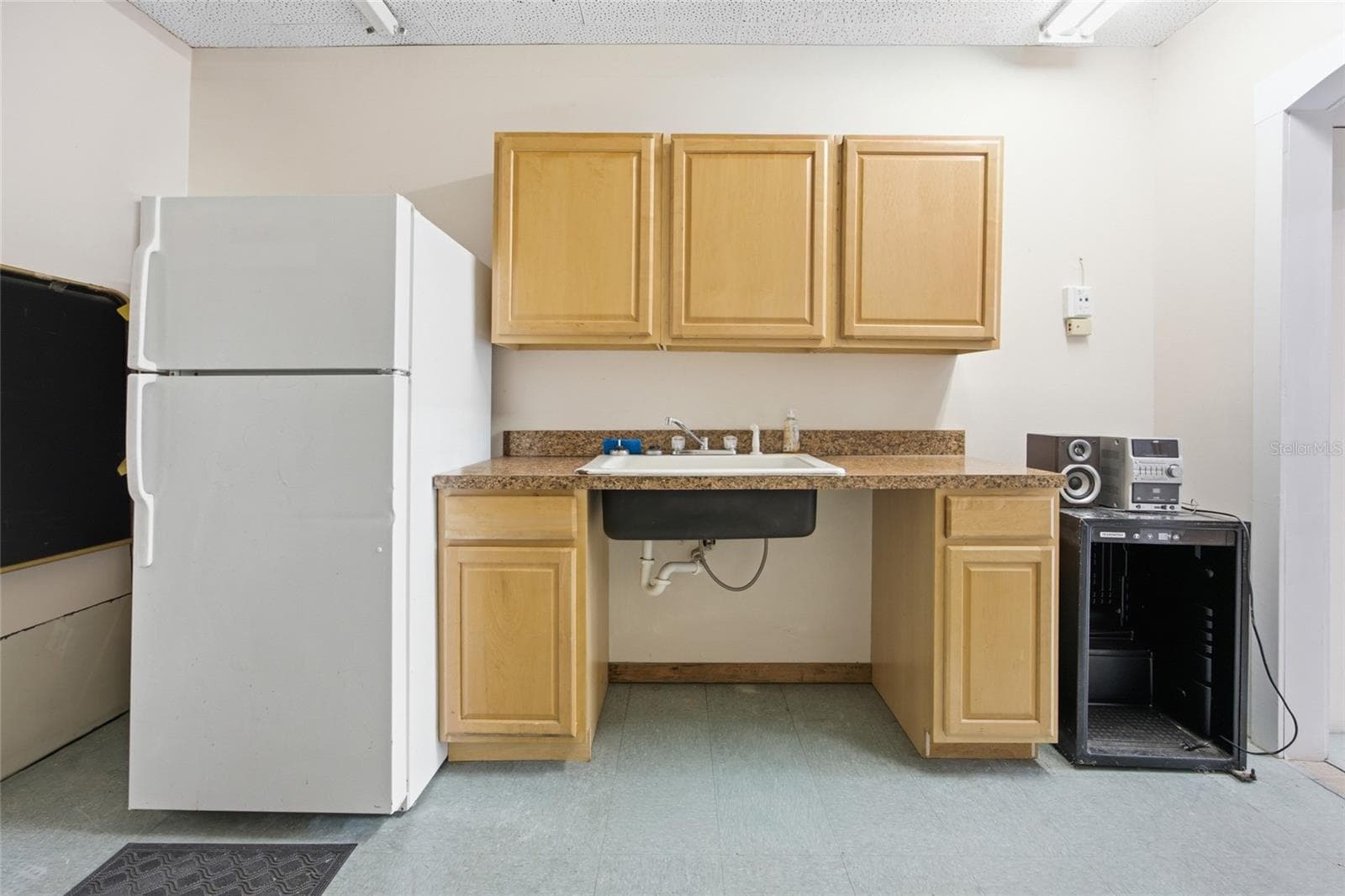 380 HATHAWAY AVENUE — photo 19 of 37