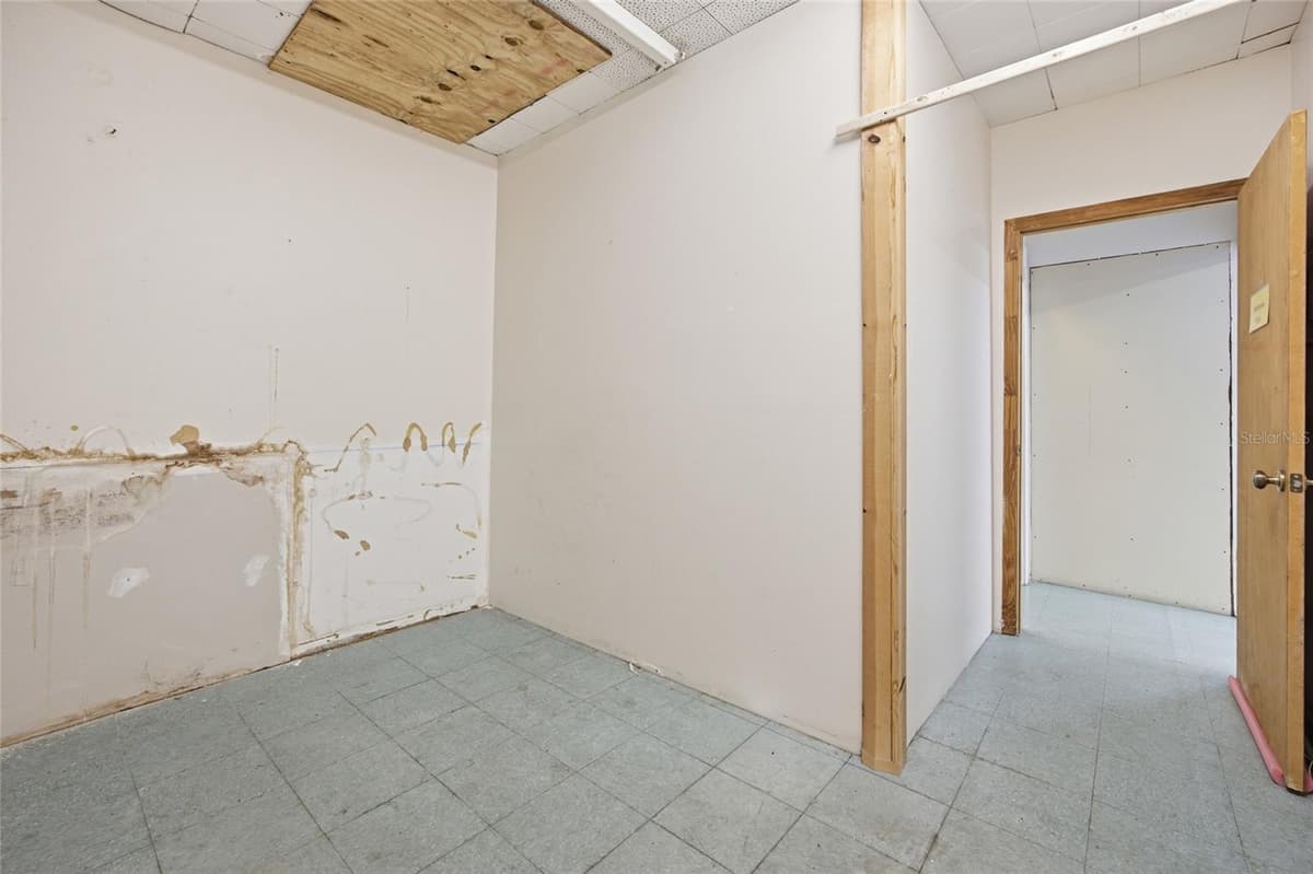 380 HATHAWAY AVENUE — photo 17 of 37