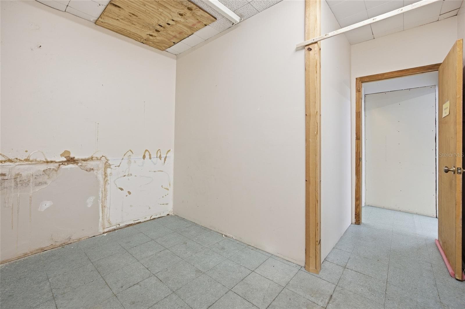 380 HATHAWAY AVENUE — photo 17 of 37
