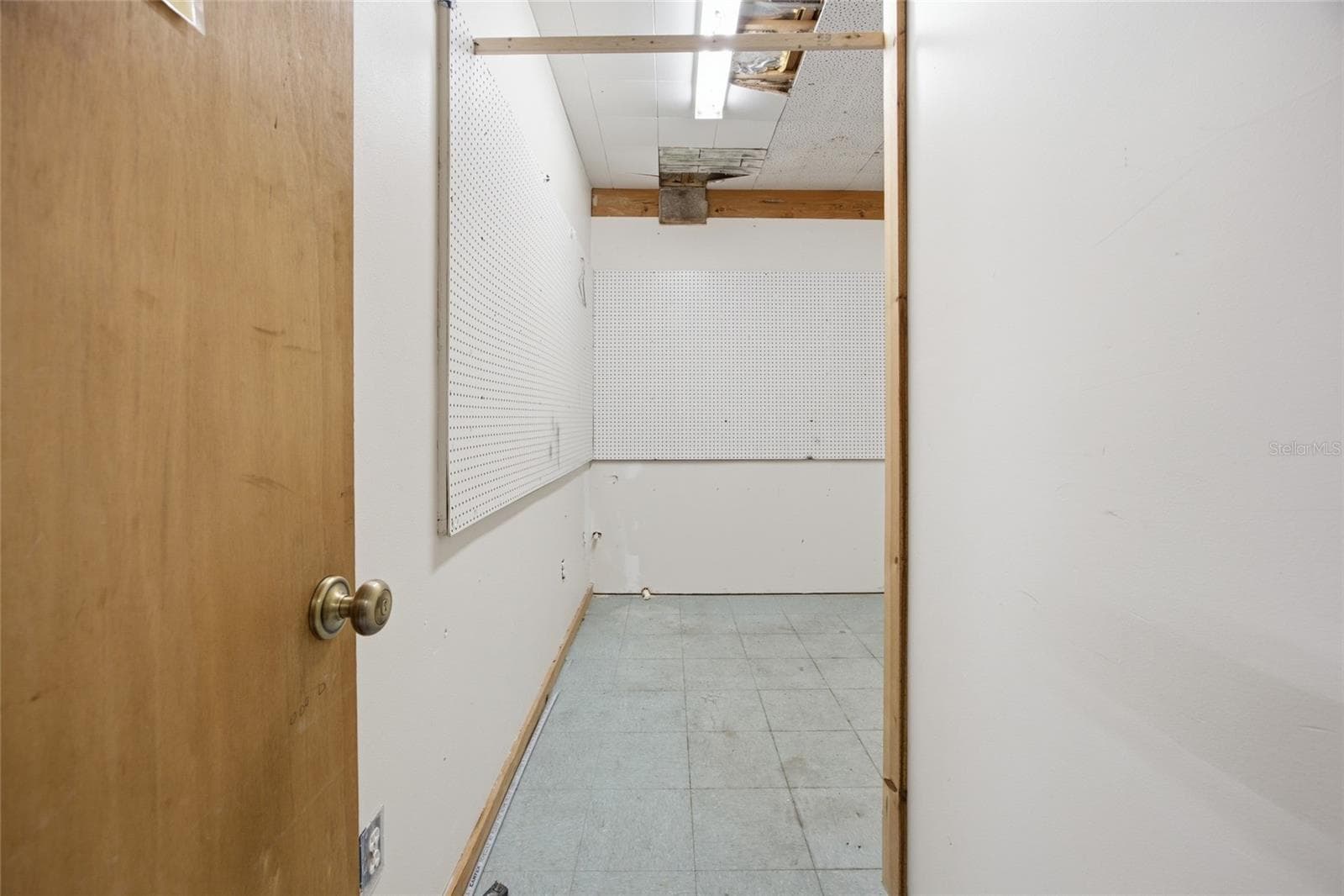 380 HATHAWAY AVENUE — photo 16 of 37