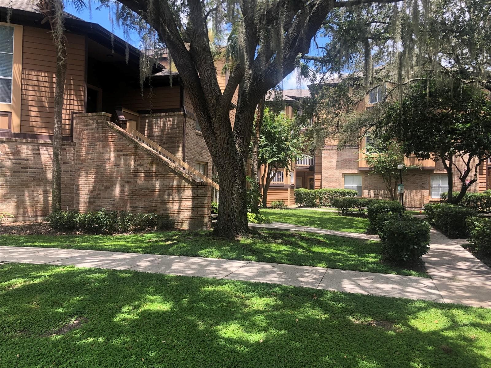 486 PIN OAK PLACE