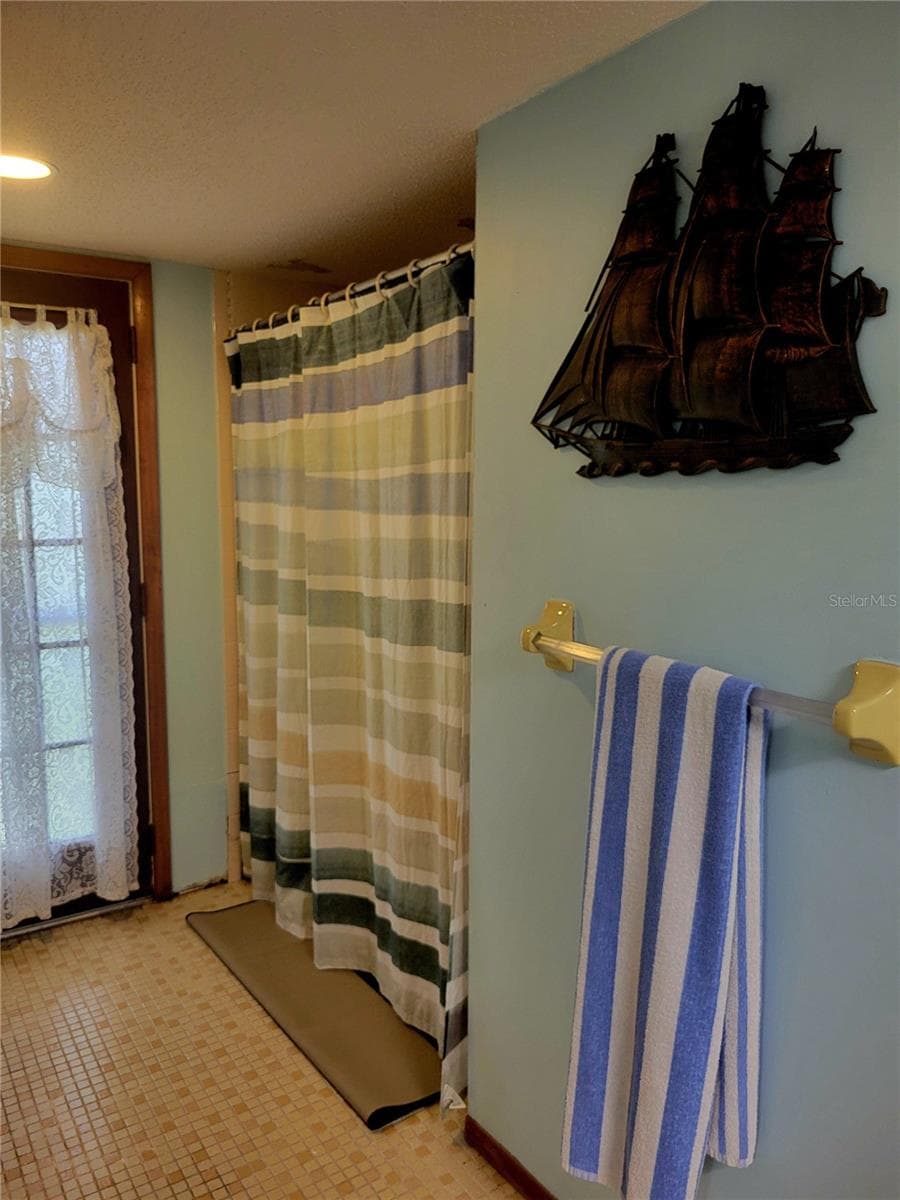 8962 JENA ROAD — photo 21 of 40