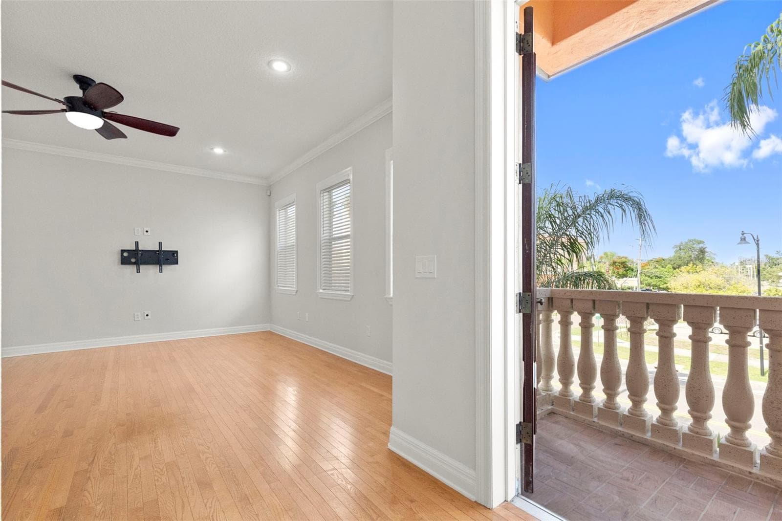 905 VILLA VENICIA WAY — photo 9 of 55