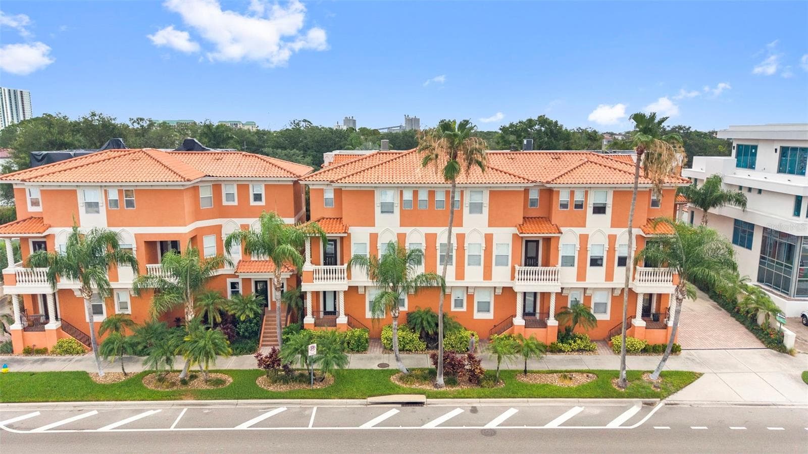 905 VILLA VENICIA WAY — photo 1 of 55