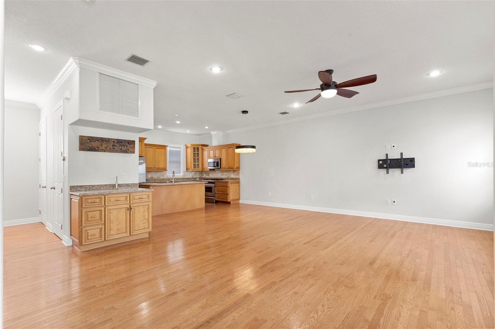 905 VILLA VENICIA WAY — photo 11 of 55