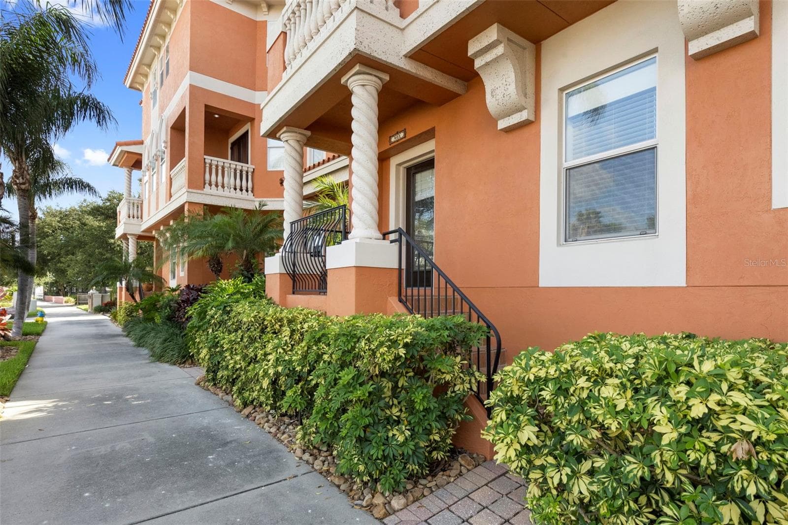 905 VILLA VENICIA WAY — photo 4 of 55