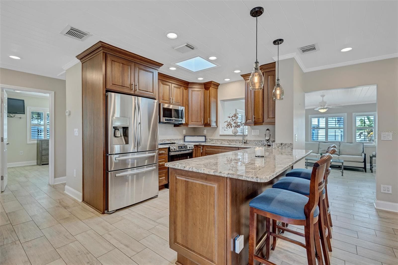 302 MAYO STREET — photo 15 of 44