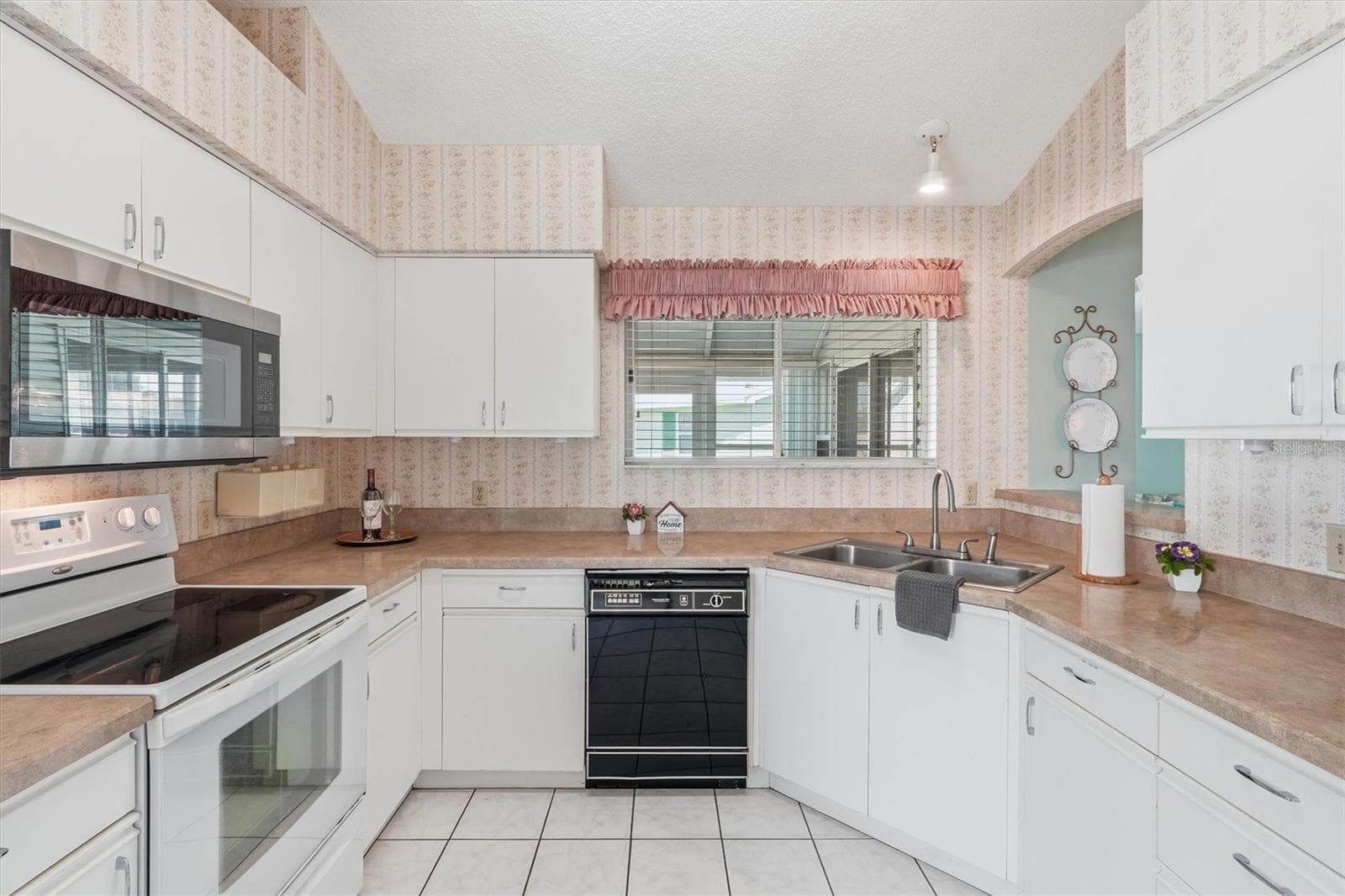 1260 GRANADA COURT — photo 19 of 52