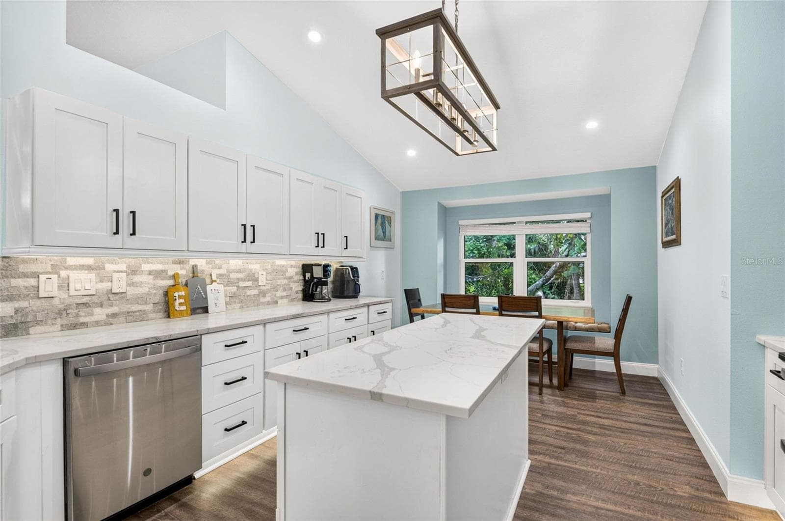 12321 GLENFIELD AVENUE — photo 9 of 33