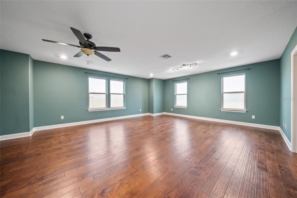 2557 HERITAGE GREEN AVENUE — photo 43 of 78