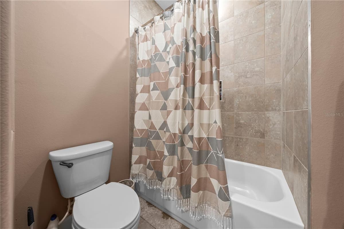2557 HERITAGE GREEN AVENUE — photo 42 of 78