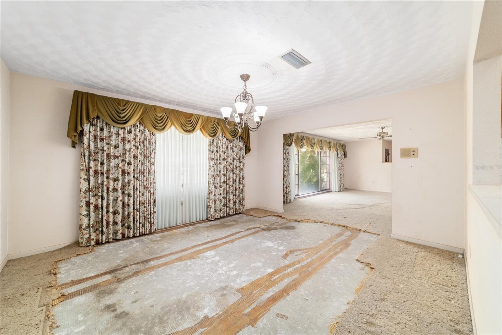 35237 MULHOLLAND DRIVE — photo 16 of 42